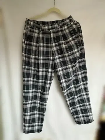 LEE의 블랙과 화이트 체크 무늬 슬랙스