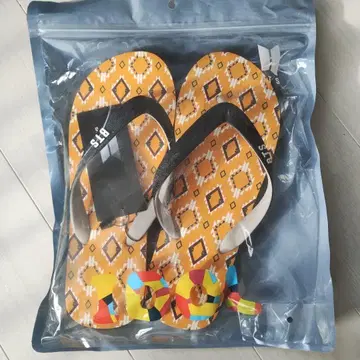 BTS 비치 샌들 컬러풀 디자인