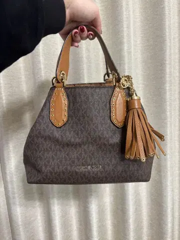 MICHAEL KORS 프린지 숄더백