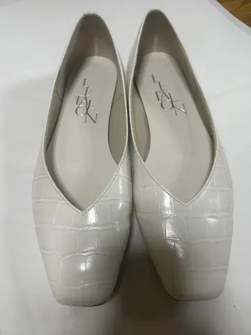 LE TALON 플랫펌프스 V컷 악어 엠보싱 23cm