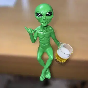 그린 에이리언 피규어 맥주 좋아함^_^약 15cm