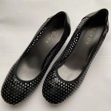 LUPUY 블랙 펌프스 낮은 힐 펀칭 디자인 23cm