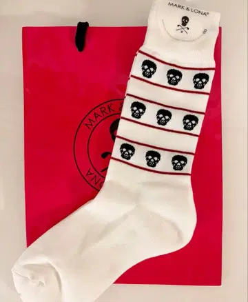 새상품 MARK & LONA 스컬 패턴 삭스