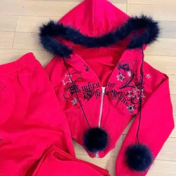 빨간색 후드 부착 후드티 셋업 Strategy 의상