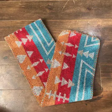 RHONDA STARK 네이티브 기하학 패턴 머플러