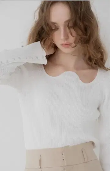 [ 1회 착용 ] 메종 드 돌체 Lee 니트