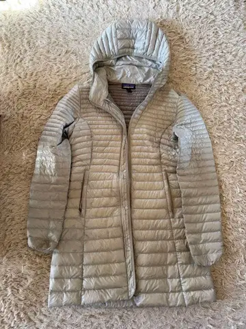 patagonia 후드 부착 다운 자켓 실버