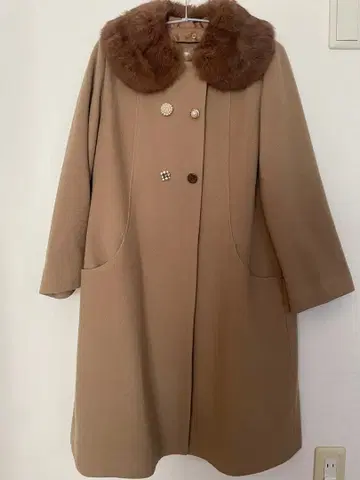 울 베이지 피 코트 퍼 포함 nesessaire
