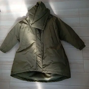 [오늘 한정 가격] 새상품급 베이플로우 머플러 포함 몬스터 코트 카키