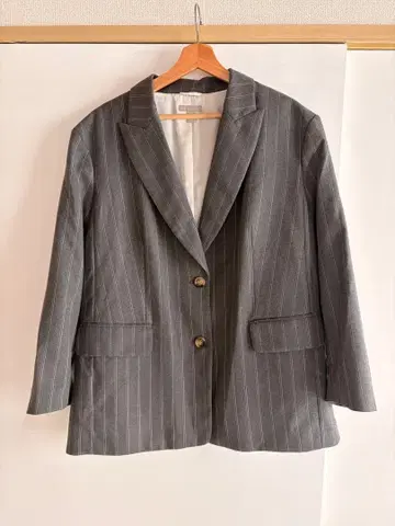 그레이 스트라이프 테일러드 자켓