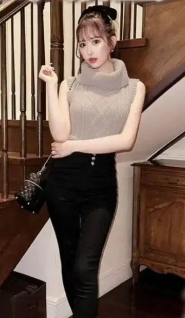 셰리미 케이블 짜임 터틀넥 슬리브리스 니트 베이지