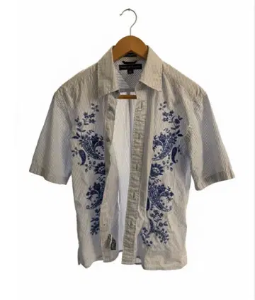 꽃무늬 자수 반팔 셔츠 화이트 블루 스트라이프