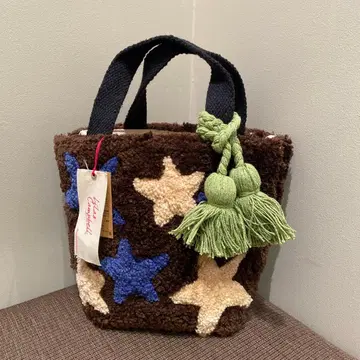 별 모양 자수 토트백