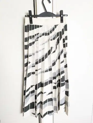 [아모와르카프리스] 니트 플리츠 스커트