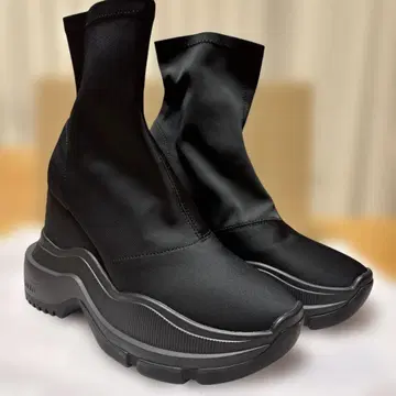 YELLO 블랙 통굽 부츠