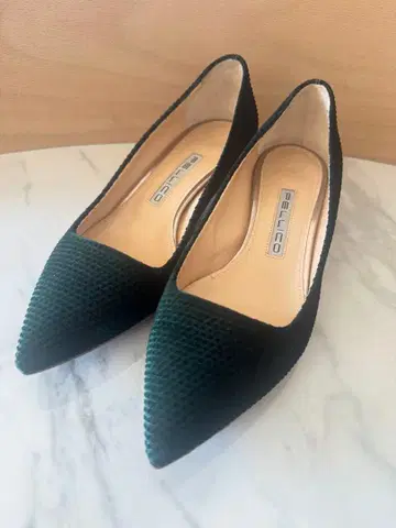 PELLICO 다크 그린 펌프스 중간 힐