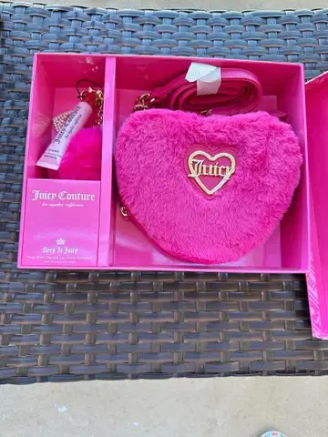 Juicy Couture 하트형 숄더백 백참 포함 새상품