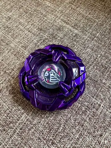 베이블레이드 X 나이트쉴드 메탈코트 바이올렛 페인팅 제품