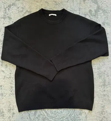 ZARA 블랙 크루넥 니트 스웨터