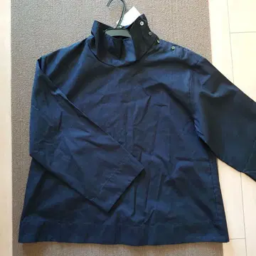 미즈이로 인드 블랙 하이넥 긴팔 셔츠