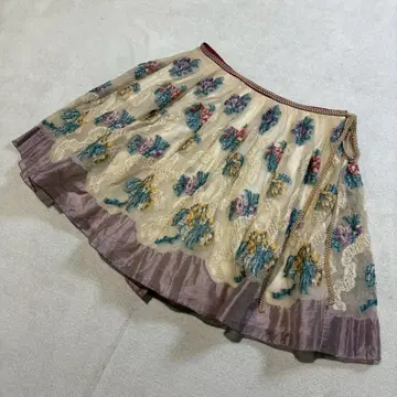 로이스크레용 꽃무늬 플레어 스커트