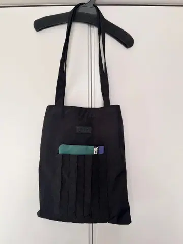 UN3D. 아쓰리도 파우치 포함 오리가미 토트백 블랙