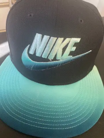 NIKE TRUE 캡 블랙과 파랑 그라데이션