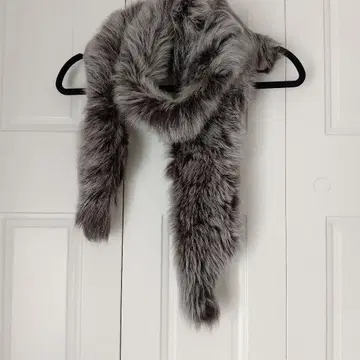 꼼사데모드 그레이 브라운 계열 무스탕 퍼 머플러 롱