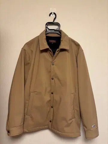 베이지 버튼식 자켓 사이드 지퍼 달린 블루종