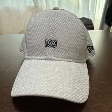 새상품급 원 헌드레드 애슬레틱 x 뉴에라 캡 /L-XL 화이트 자수