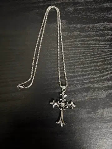 크로스형 실버 목걸이 1976