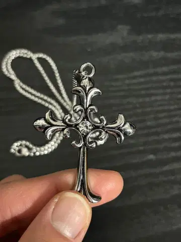 크로스형 실버 목걸이 1976