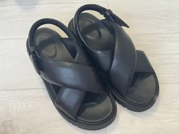 UNIQLO:C 크로스 스트랩 샌들