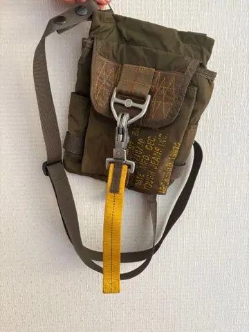 올리브 그린 숄더백