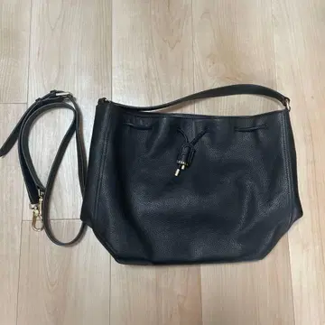 블랙 가죽 숄더백