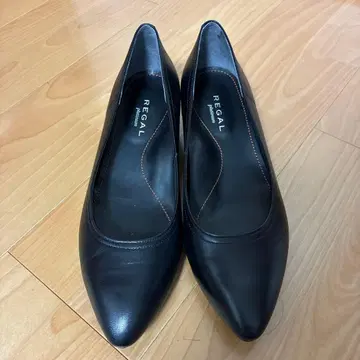 새상품급 REGAL 펌프스 블랙 낮은 힐 25cm
