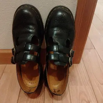 블랙 가죽 스트랩 로퍼