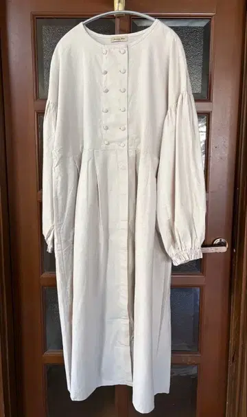아이보리 롱 원피스 버튼 포함
