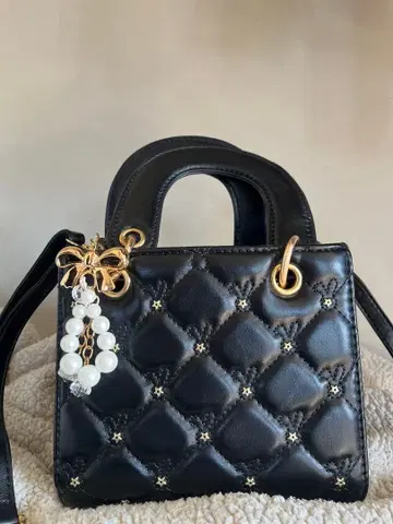 블랙 퀼팅 숄더백