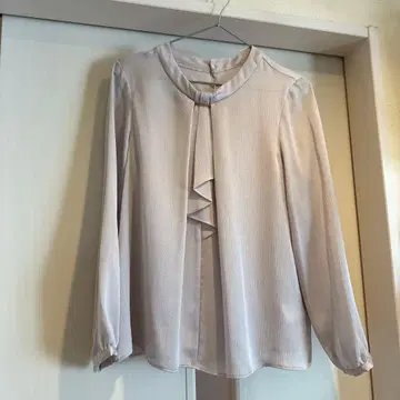 온워드 카시야마 anysis 옅은 베이지색 긴팔 블라우스 사이즈 2