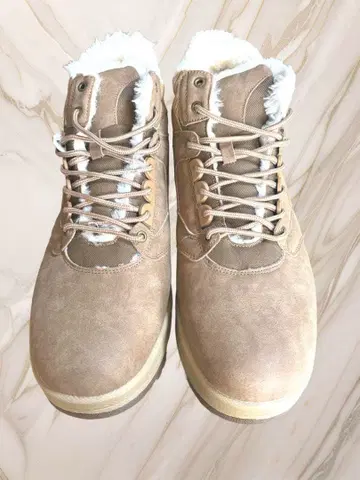 브라운 퍼 포함 하이컷 부츠