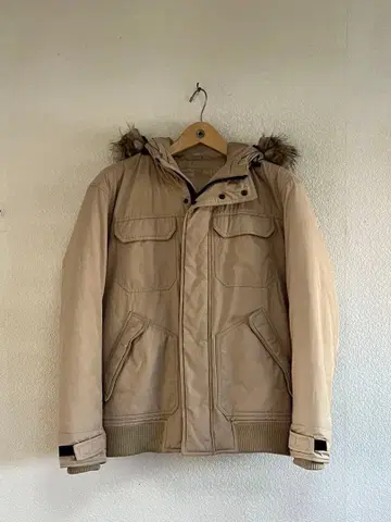 퍼 달린 베이지 다운 자켓 AMERICAN EAGLE