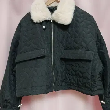 퍼 카라 부착 블랙 퀼팅 자켓 그레일