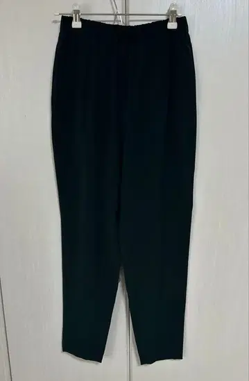 엔폴드 다크 그린 테이퍼드 팬츠