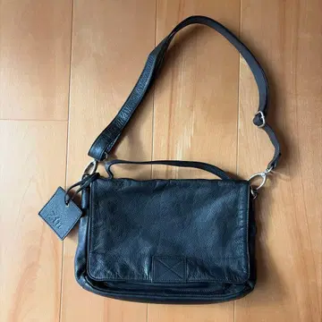 Zin 블랙 숄더백 가죽