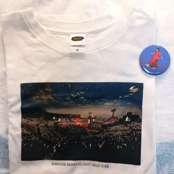 아이묭 서치라이트 T셔츠와 비너스 벨트 캔뱃지