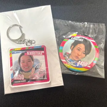 히라타카 나나 키링과 캔 배지 세트