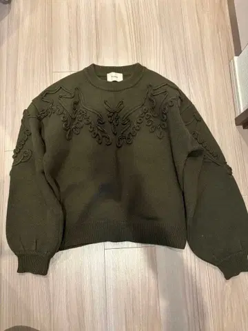 클라네 테이프 니트 카키 스웨터