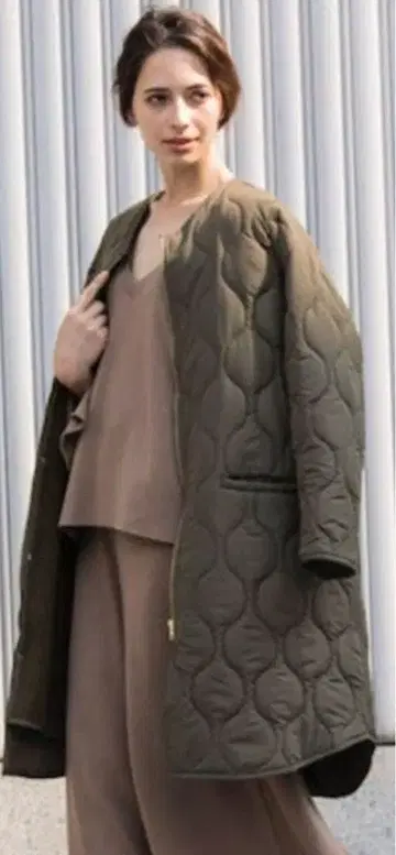 엠마 테일러 카키 퀼팅 코트