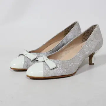 새상품 히미코 온루즈 천연 가죽 리본 펌프스 (22cm)/362